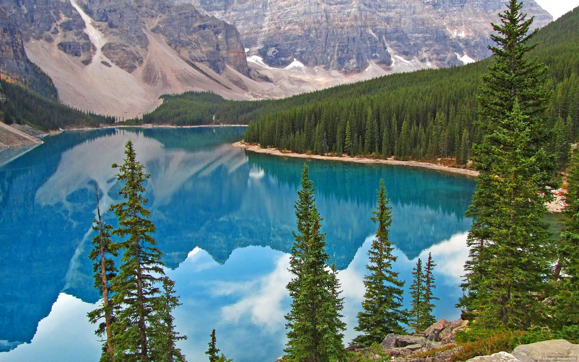 _创新体育场馆设计：未来感尽显运动魅力_，体育场馆布局