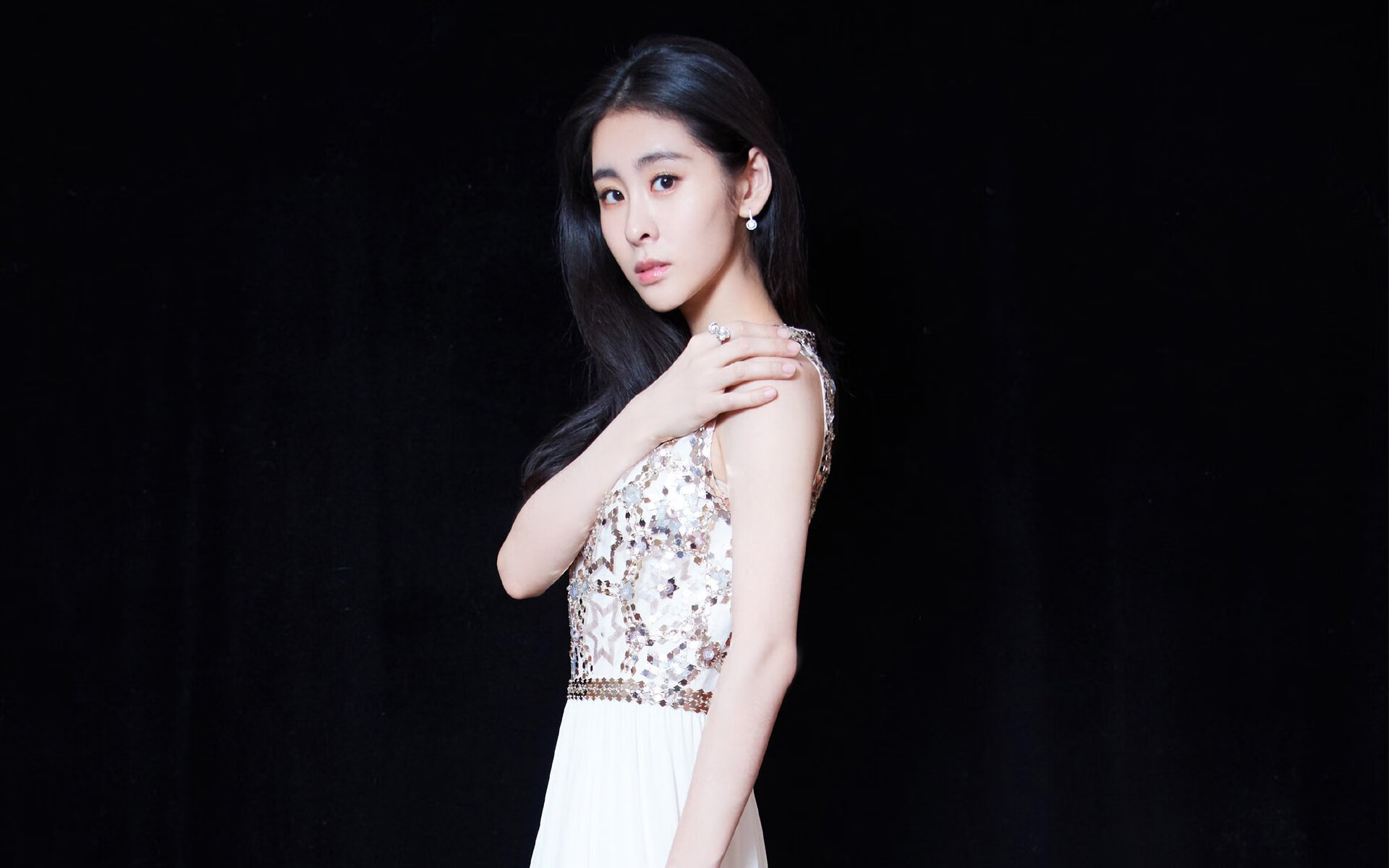 _极地冰湖滑冰赛：寒冬中的速度较量_，极地冰谷